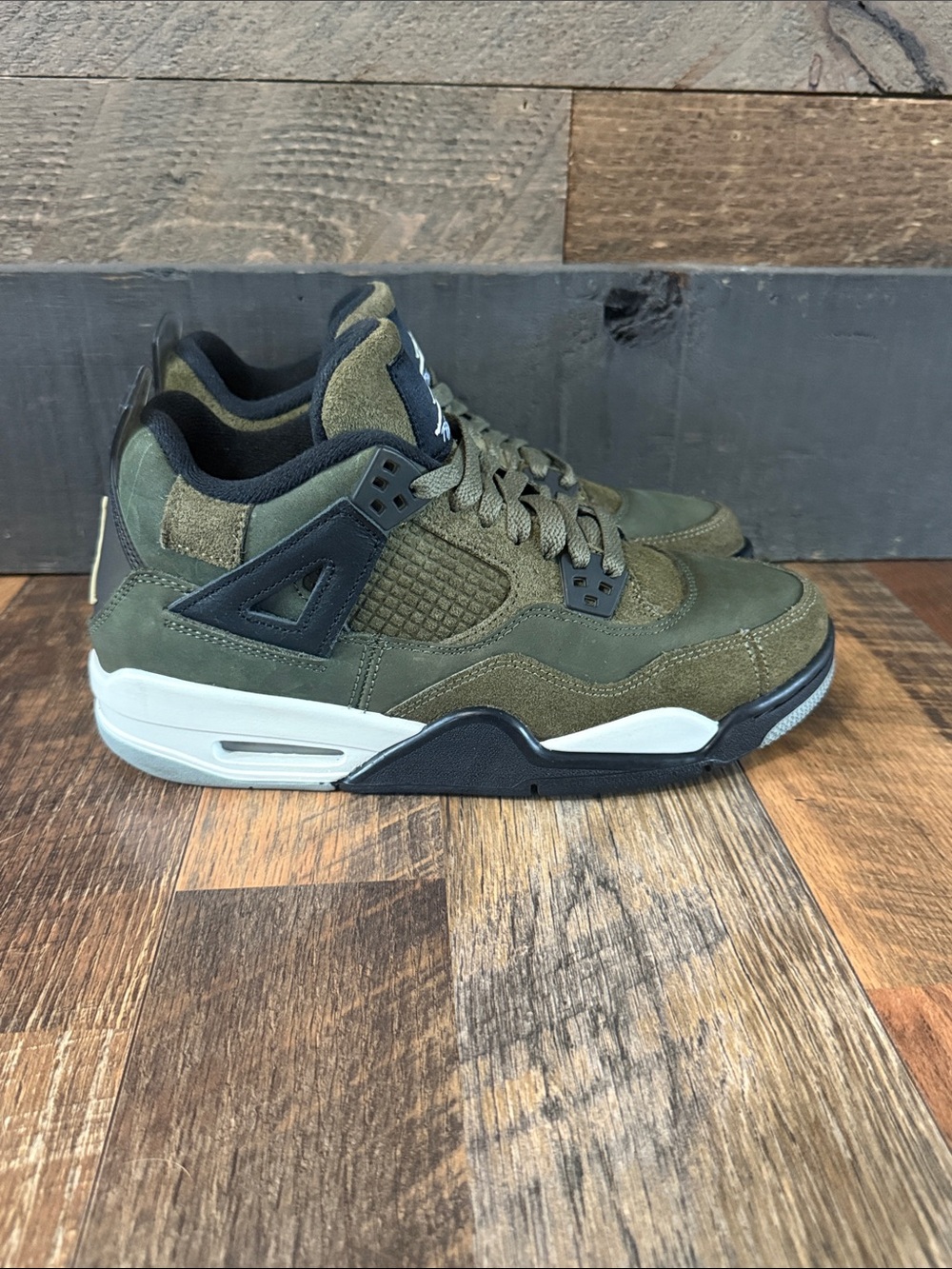 Air Jordan 4 Retro Craft Olive Kids Size 7Y/ Women’s 8.5